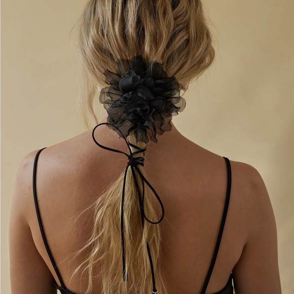 LELET NY Rosetta Nyla Flower Choker in Black New in Box - Picture 5 of 10